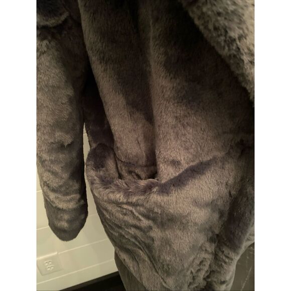 Mark Edwards Studio Faux Fur Coat / Jacket – Gray, Size Women's Medium, NWT - Picture 4 of 13